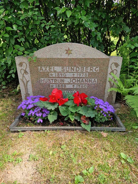 Grave number: 1 KV.4   213-214