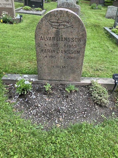 Grave number: 1 02    66