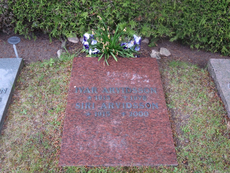 Grave number: HÖB N.UR   266