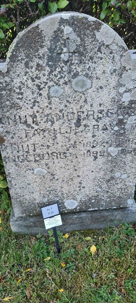 Grave number: M F   31, 32