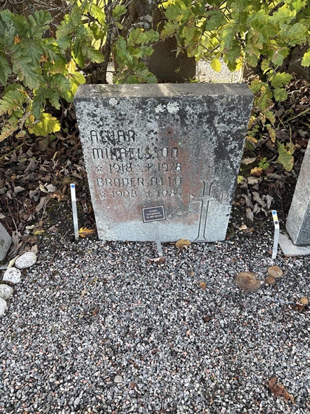 Grave number: 4 N ND     8