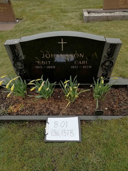 Grave number: B 01   136, 137