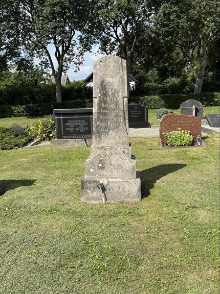Grave number: ON D   295, 296