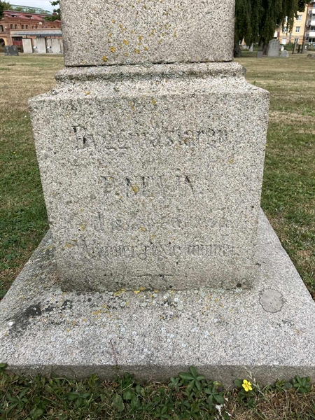 Grave number: G 02 15