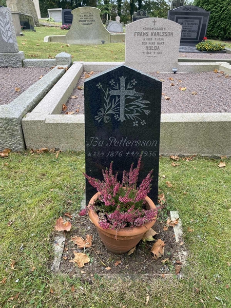 Grave number: LED J    60