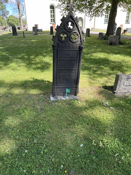 Grave number: 2 G  709-710