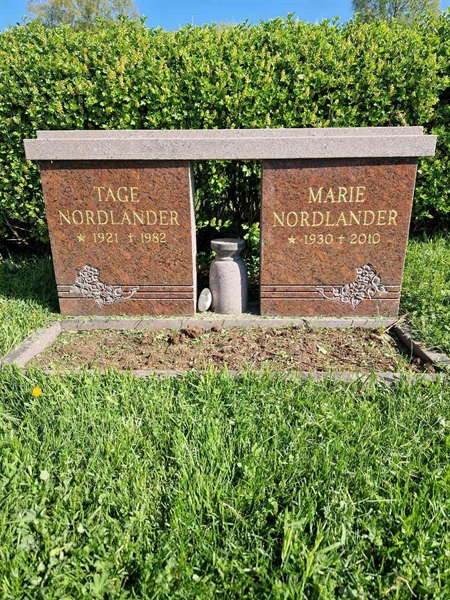 Grave number: 501 24 4927-4928