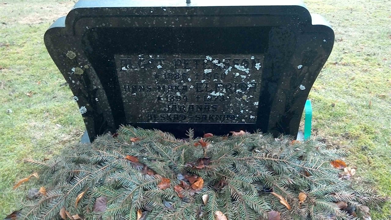 Grave number: SU 03   174, 175