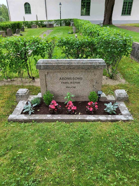 Grave number: Jä 04    24