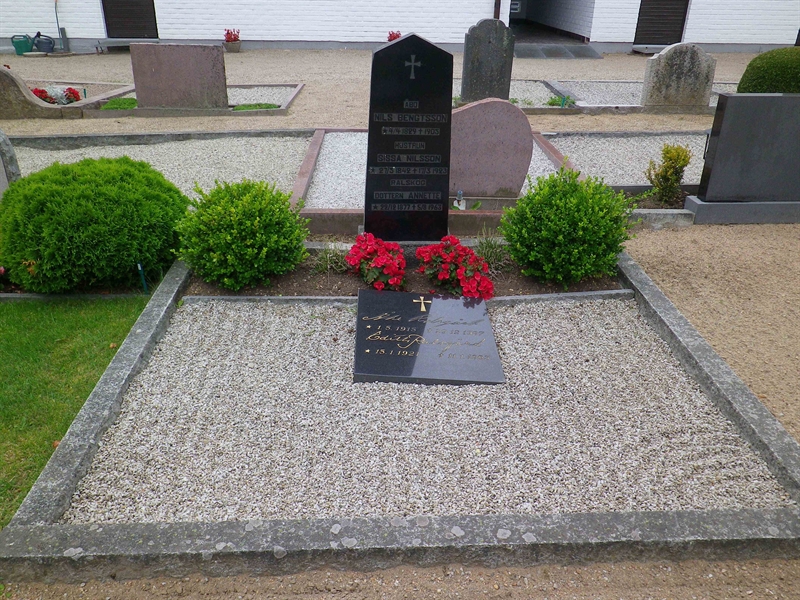Grave number: OS K   137, 138