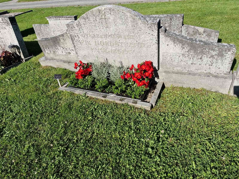Hautatunnus: 1 TRÖST 18B