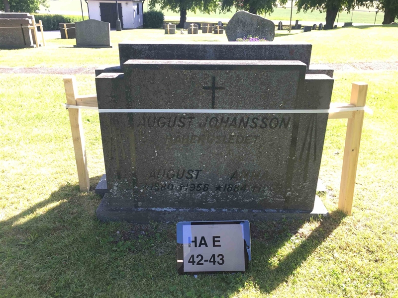 Grave number: HA E    42, 43