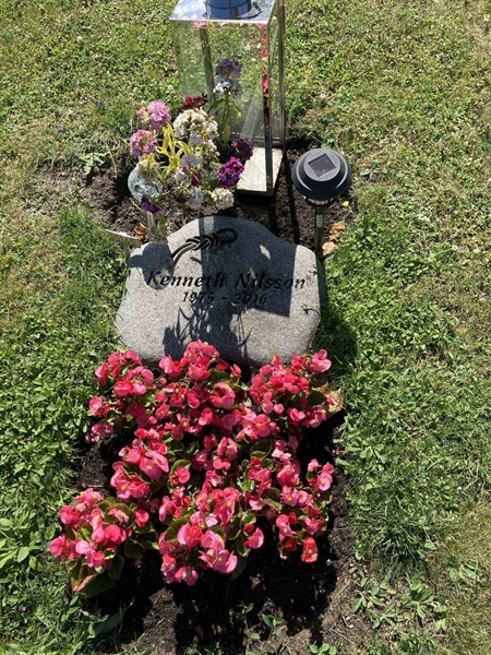 Grave number: R 05M 145
