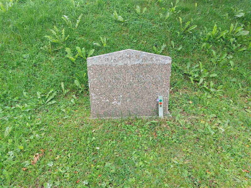 Grave number: K E    24