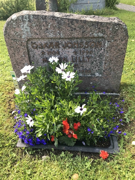 Grave number: UN F   108, 109