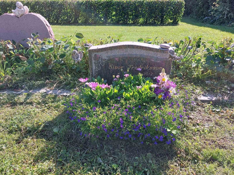 Grave number: FÖ 8     3, 4