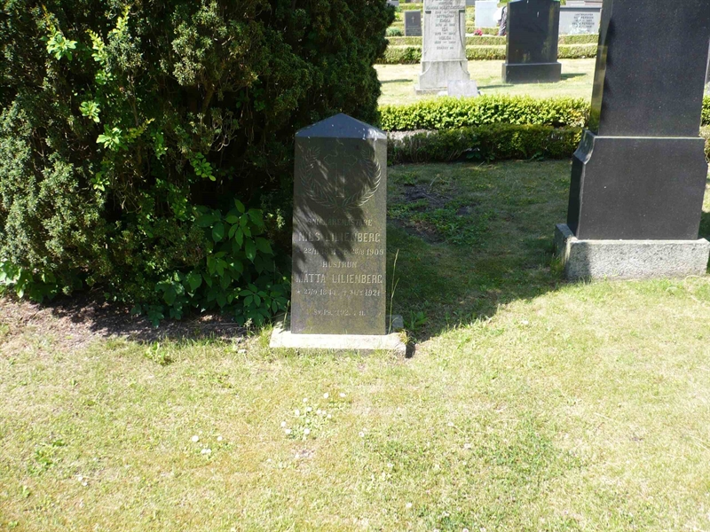 Grave number: 1 8    38