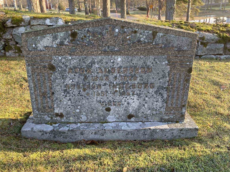 Grave number: 10 Ös 04   148-149
