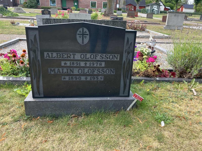 Grave number: NÅ 23    77, 76:2