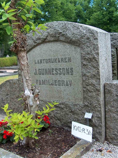 Grave number: HÖB 12   365
