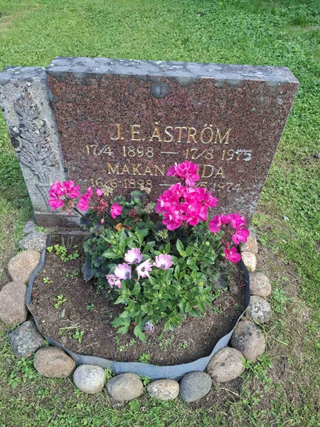 Grave number: 001 2   888