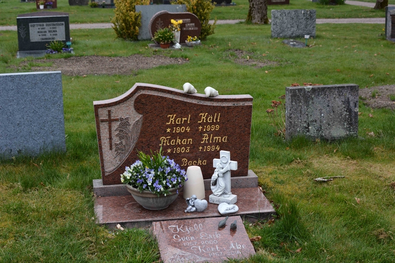 Grave number: B3 3B   122, 123