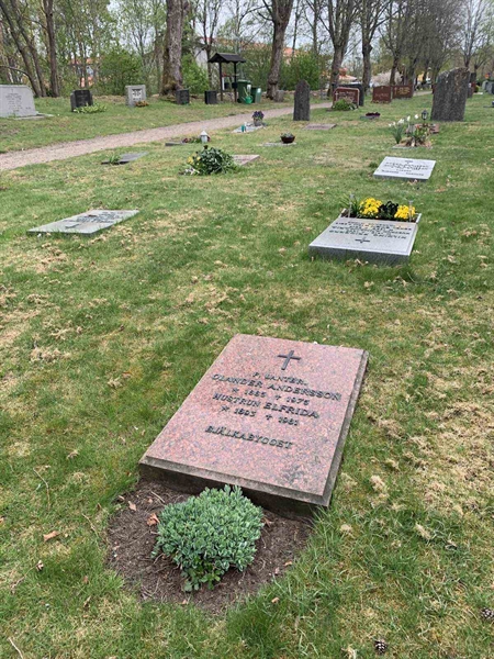 Grave number: NK D   151, 152