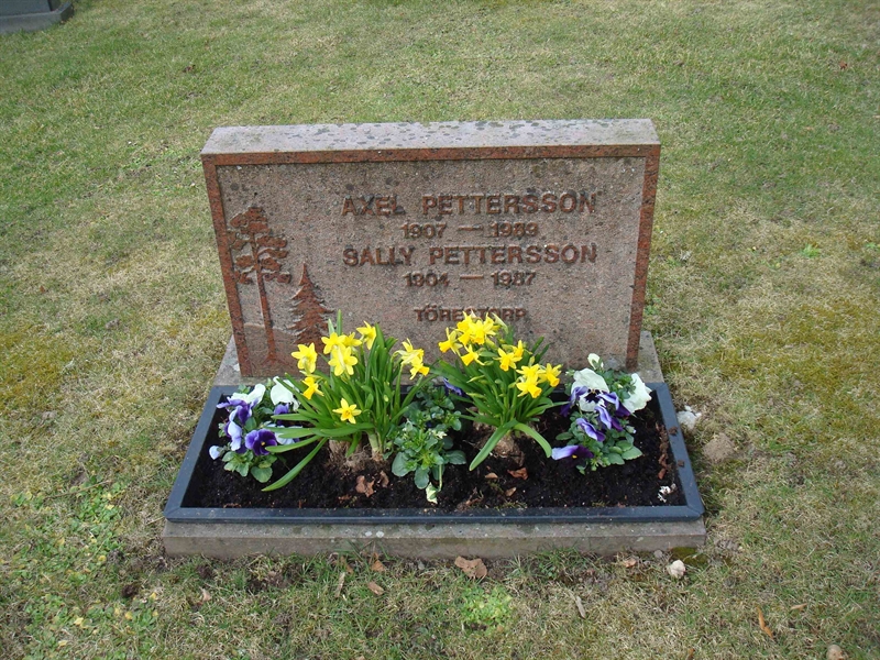 Grave number: KU 12    42, 43