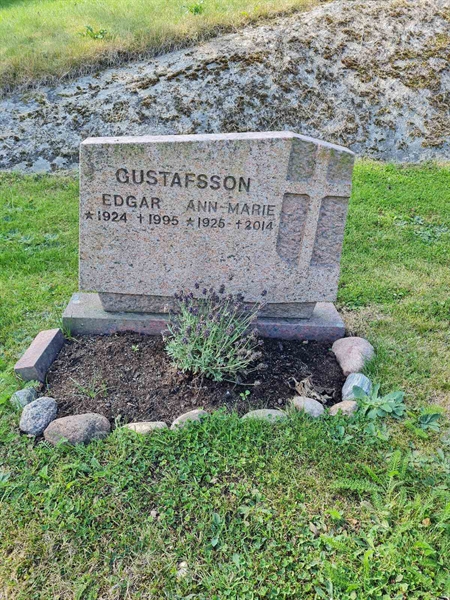 Grave number: F 0    27