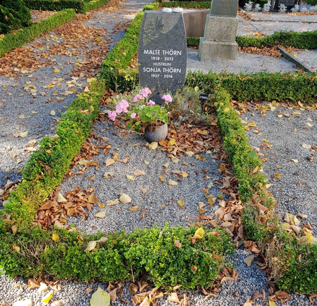Grave number: LB D    125
