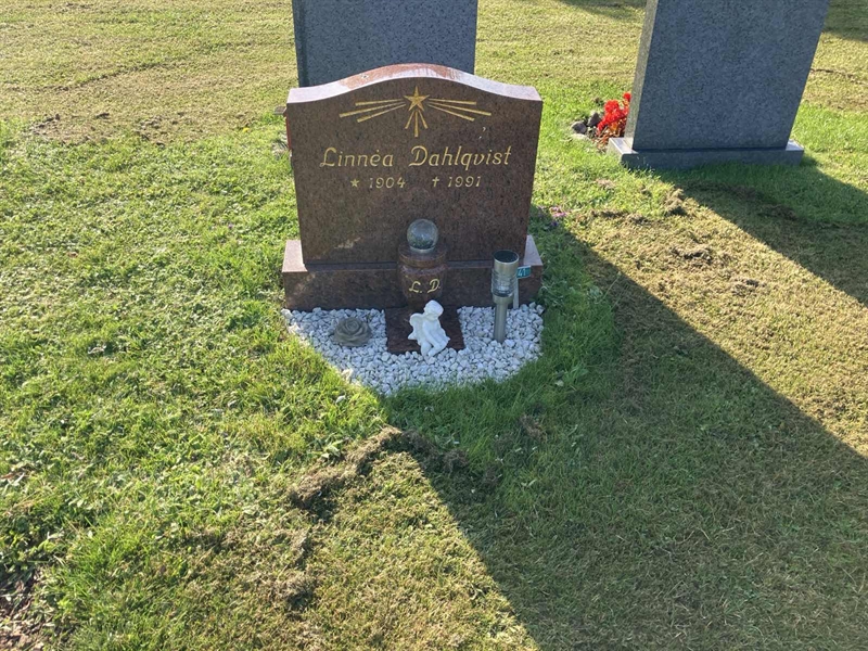 Grave number: R 02   325