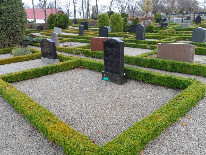 Grave number: ÖTN NMK3    41, 42, 43