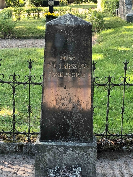 Grave number: SÖ 04   214