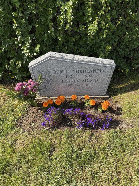 Grave number: 4 G GG    34