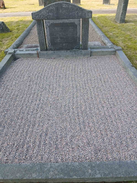 Gravnummer: 2 7   33, 34, 35