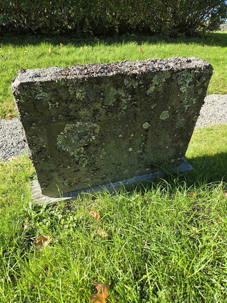 Grave number: T A D   758