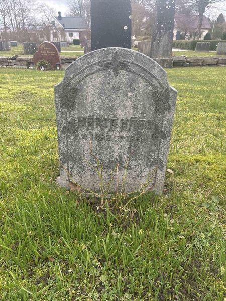 Grave number: E C 110