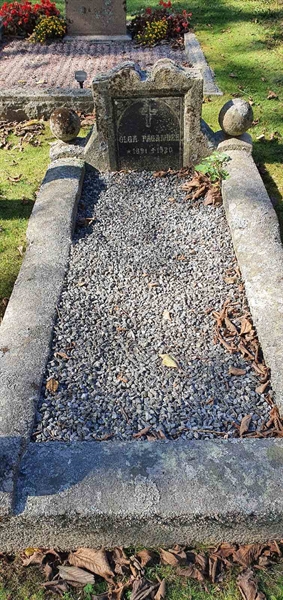 Grave number: SG 02   400