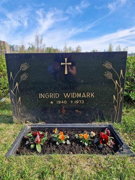 Grave number: 451 01 77
