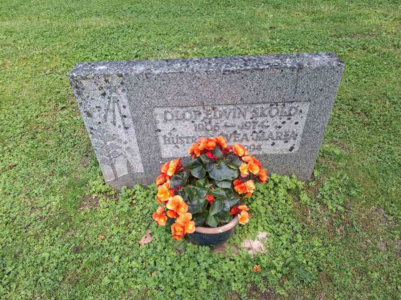 Grave number: 001 2   896