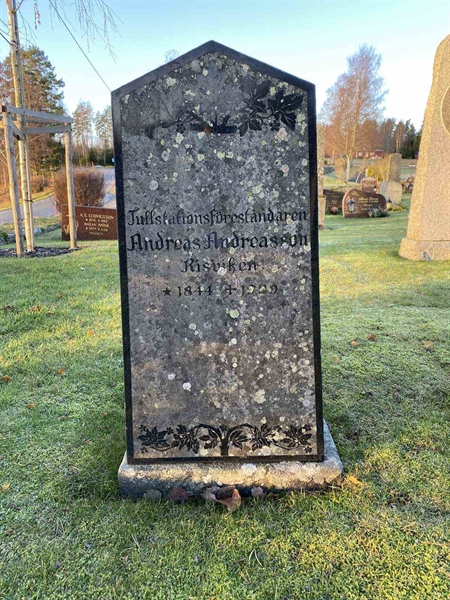 Grave number: 10 Ös 01   107-108