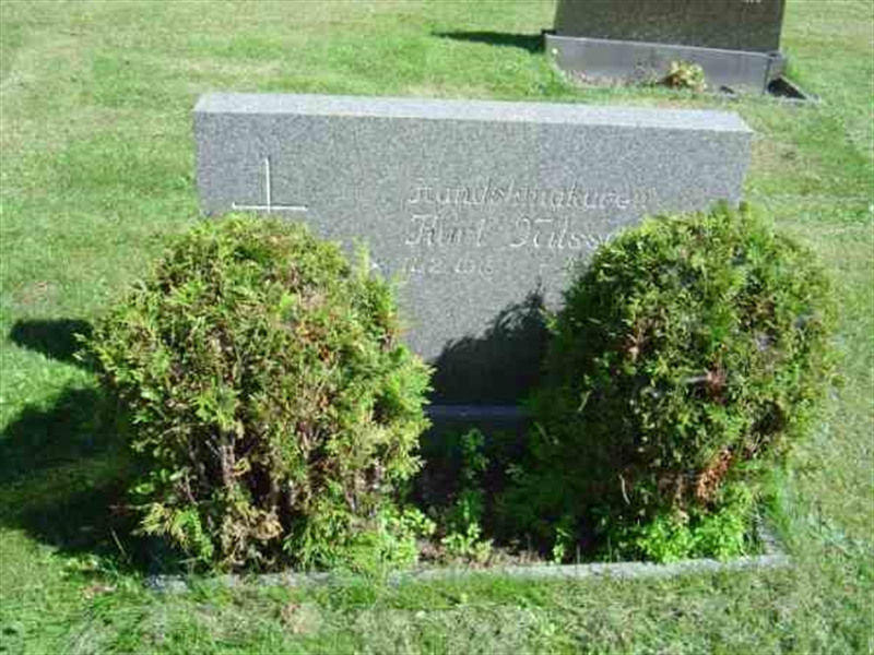 Grave number: FLÄ E    32-33