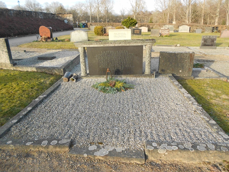 Grave number: NÅ M5    19, 20