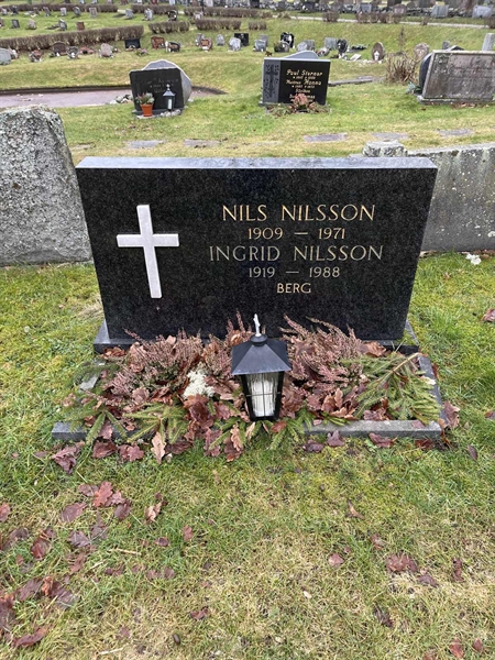 Grave number: Lax mell Kv4 34+35