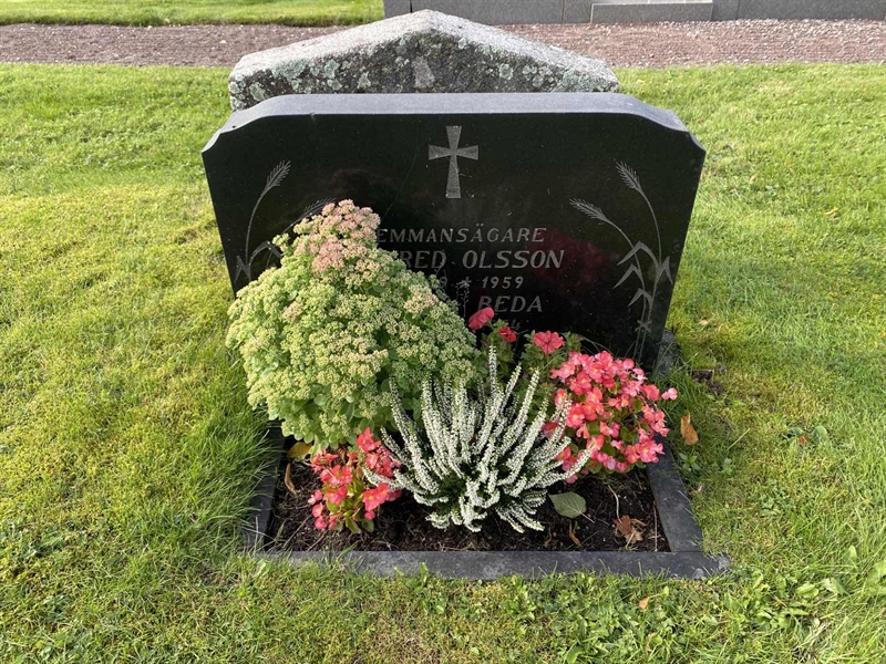 Grave number: 4 Me 08    37-38