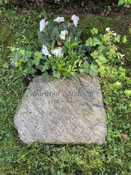 Grave number: 1 KV12   104