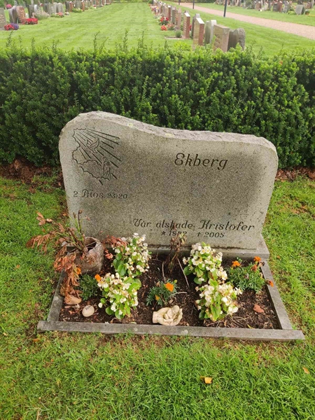 Grave number: VK H    13, 14, 15