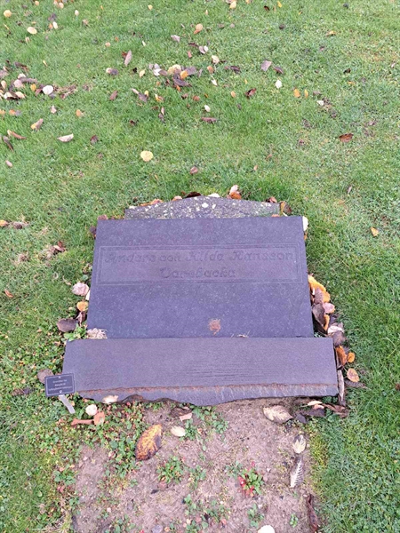 Grave number: LN 002  1079