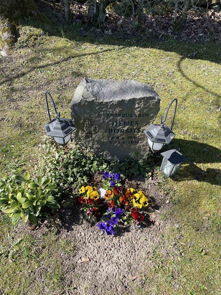 Grave number: Ä N J     9