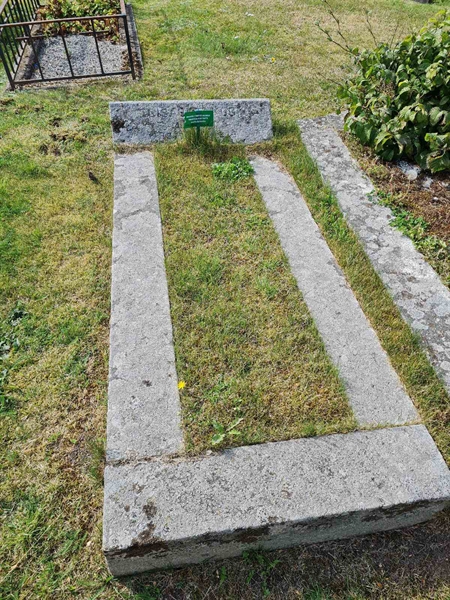 Grave number: F 02   234